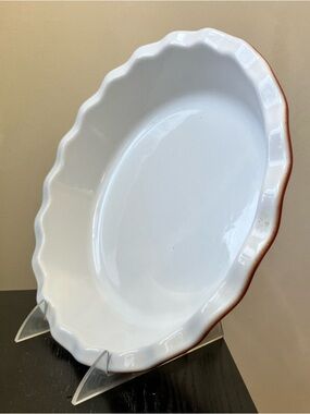 Emile Henry | 9" Pie Dish Modern Classics Ceramic Collection in Rouge